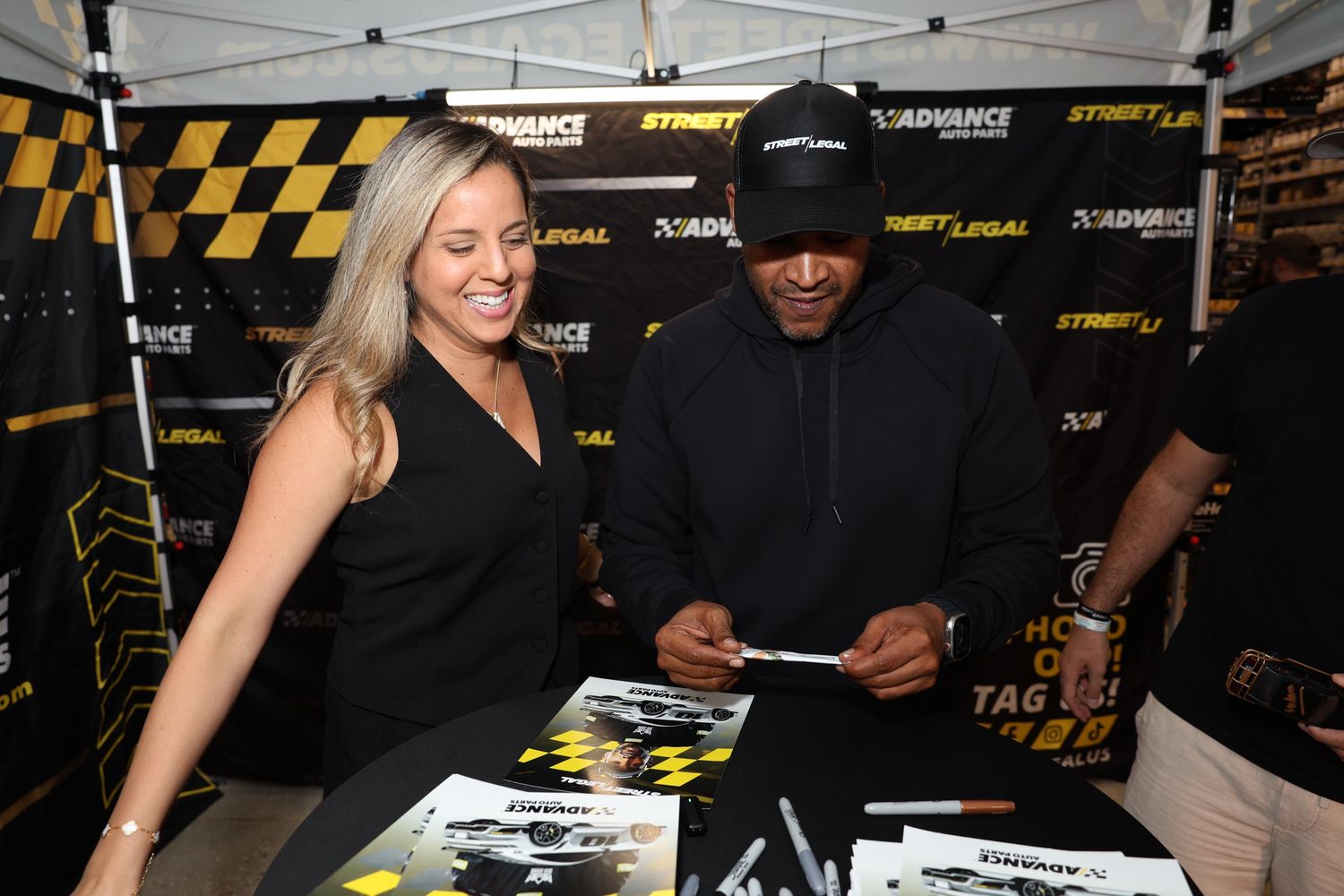 Don Omar · signing for fans
